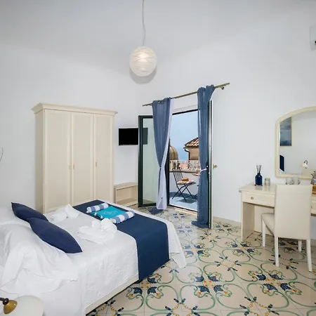 De Vivo Realty - The Colombo Ferienhaus *