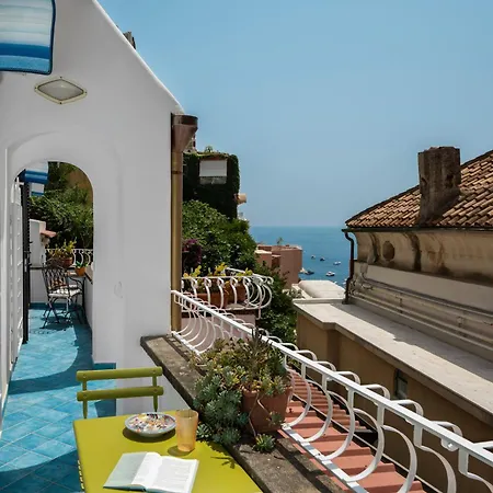 De Vivo Realty - The Colombo Ferienhaus